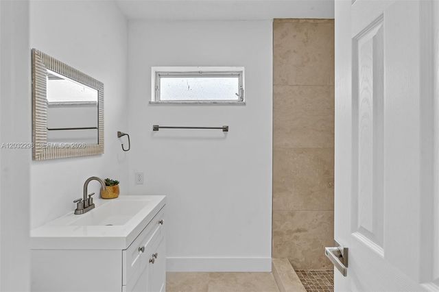 3940 NW 47th Ave, Lauderdale Lakes, FL 33319
