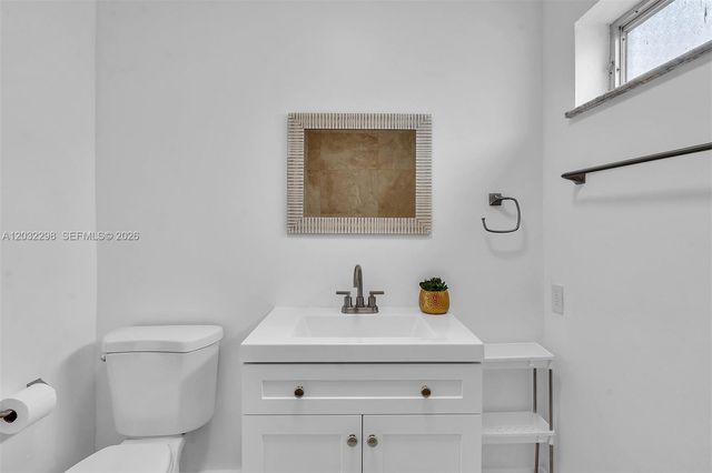 3940 NW 47th Ave, Lauderdale Lakes, FL 33319