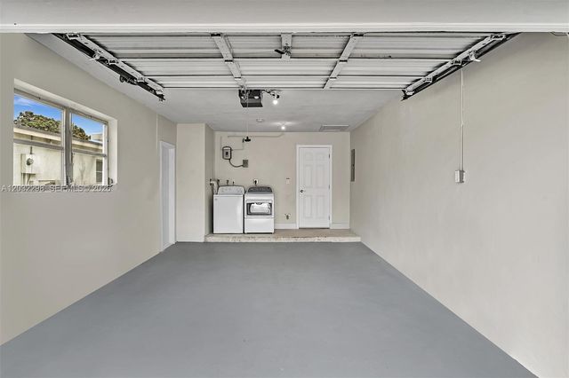 3940 NW 47th Ave, Lauderdale Lakes, FL 33319