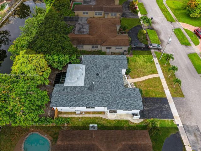 3940 NW 47th Ave, Lauderdale Lakes, FL 33319