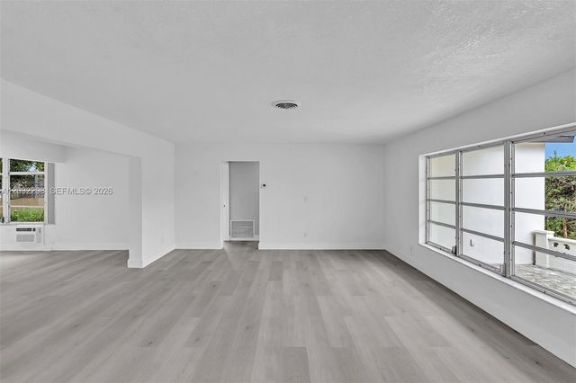 3940 NW 47th Ave, Lauderdale Lakes, FL 33319