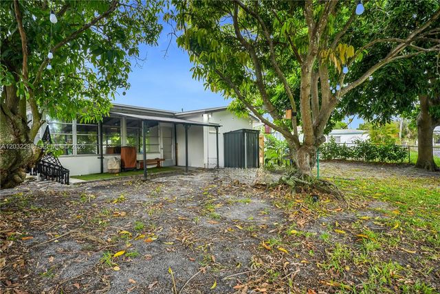 3940 NW 47th Ave, Lauderdale Lakes, FL 33319