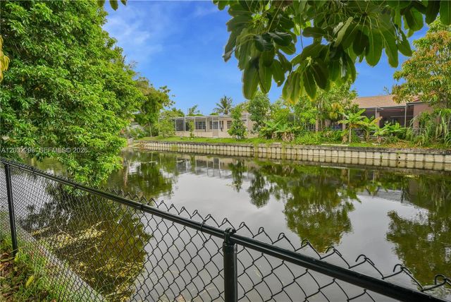3940 NW 47th Ave, Lauderdale Lakes, FL 33319