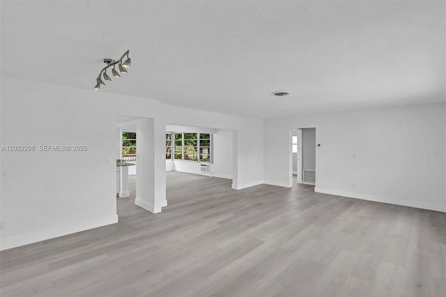 3940 NW 47th Ave, Lauderdale Lakes, FL 33319