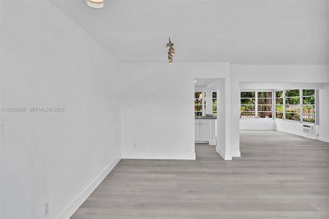 3940 NW 47th Ave, Lauderdale Lakes, FL 33319