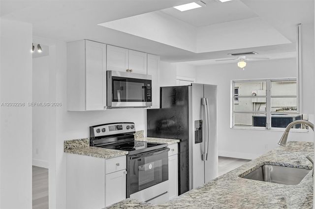 3940 NW 47th Ave, Lauderdale Lakes, FL 33319