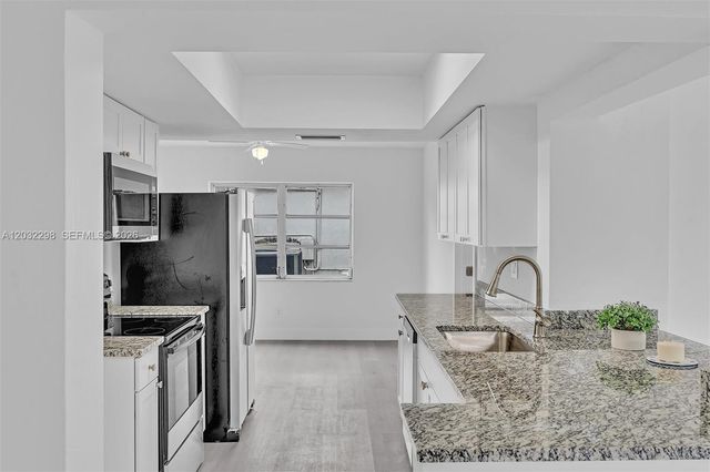 3940 NW 47th Ave, Lauderdale Lakes, FL 33319