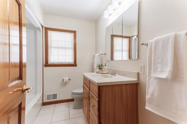 110 W Mount Pleasant Road, Evansville, IN 47711