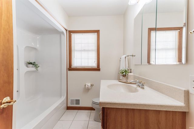 110 W Mount Pleasant Road, Evansville, IN 47711