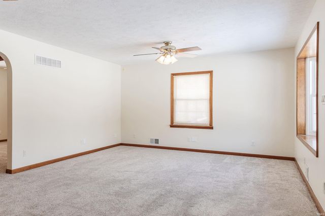 110 W Mount Pleasant Road, Evansville, IN 47711