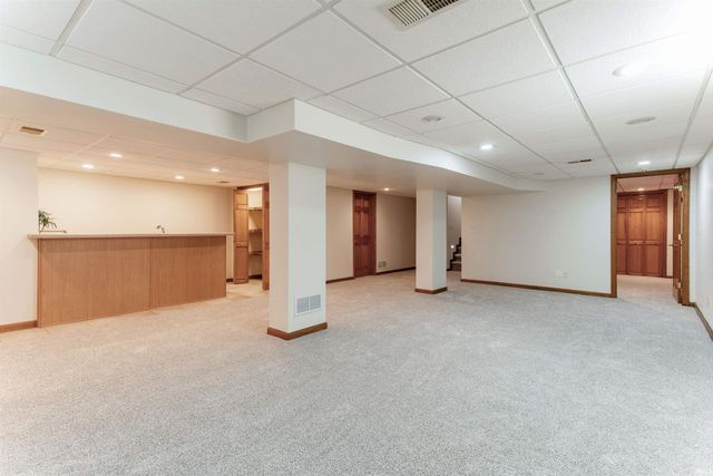 110 W Mount Pleasant Road, Evansville, IN 47711