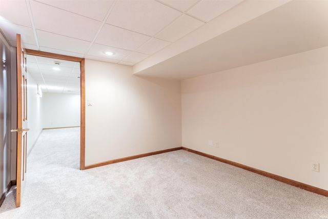 110 W Mount Pleasant Road, Evansville, IN 47711