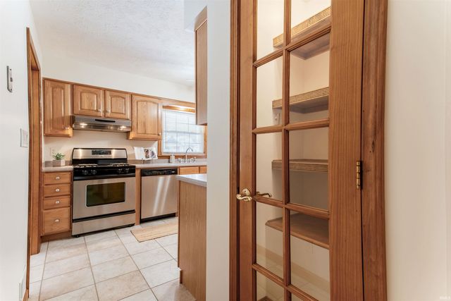 110 W Mount Pleasant Road, Evansville, IN 47711