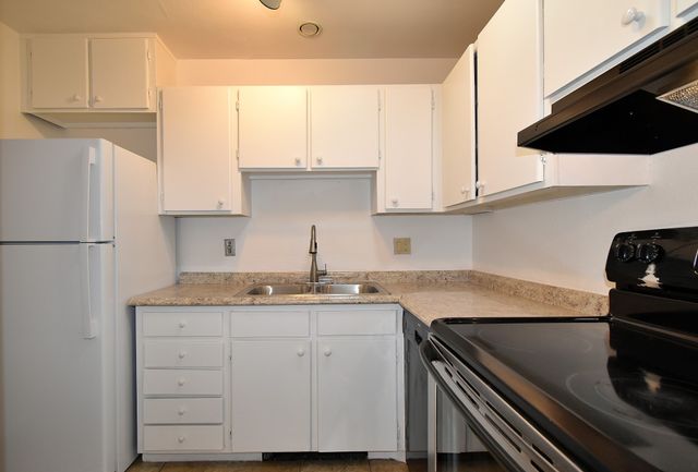 155 Calle Ojo Feliz P, Santa Fe, NM 87505