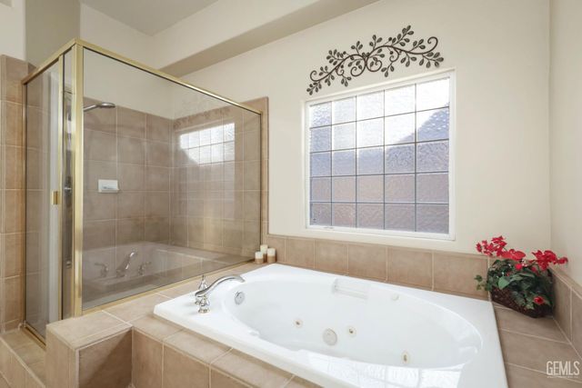 12504 Crown Crest Drive, Bakersfield, CA 93311