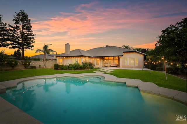 12504 Crown Crest Drive, Bakersfield, CA 93311