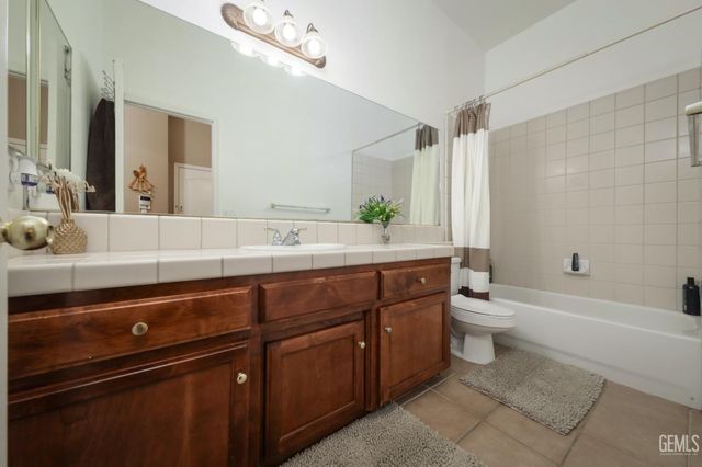 12504 Crown Crest Drive, Bakersfield, CA 93311