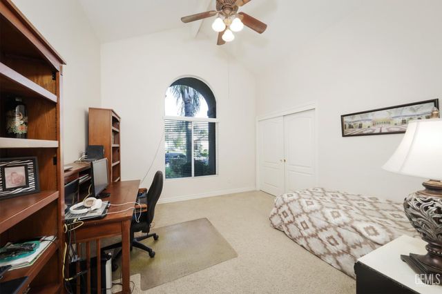 12504 Crown Crest Drive, Bakersfield, CA 93311