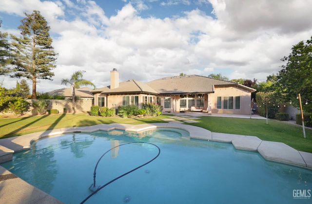 12504 Crown Crest Drive, Bakersfield, CA 93311