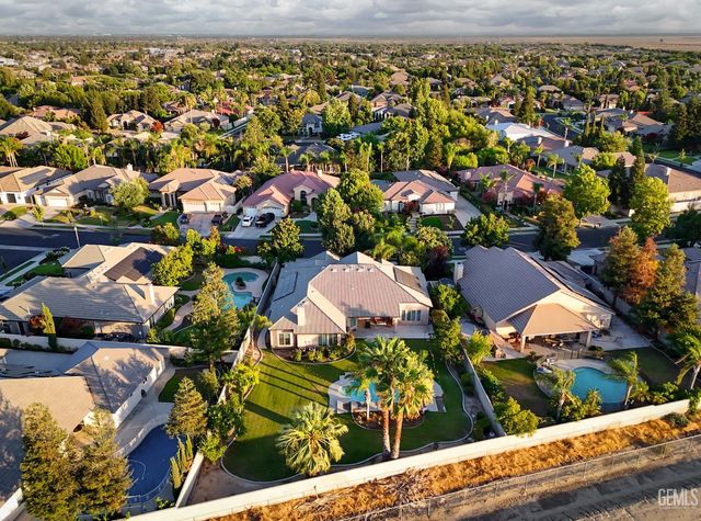 12504 Crown Crest Drive, Bakersfield, CA 93311