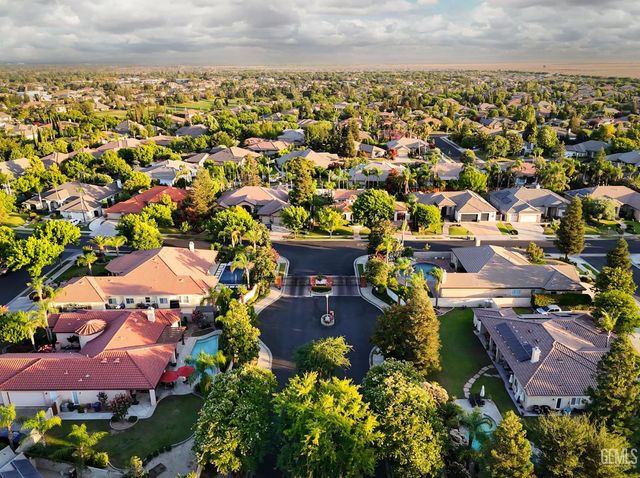 12504 Crown Crest Drive, Bakersfield, CA 93311