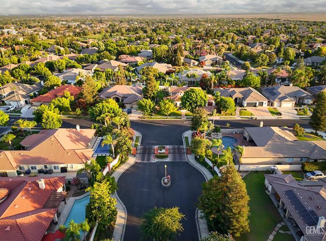 12504 Crown Crest Drive, Bakersfield, CA 93311