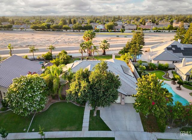 12504 Crown Crest Drive, Bakersfield, CA 93311