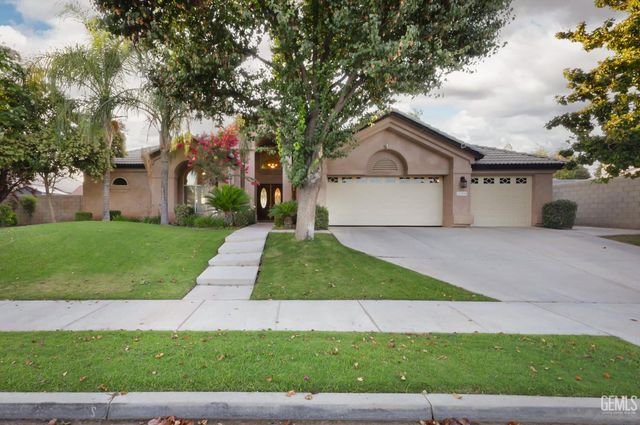 12504 Crown Crest Drive, Bakersfield, CA 93311