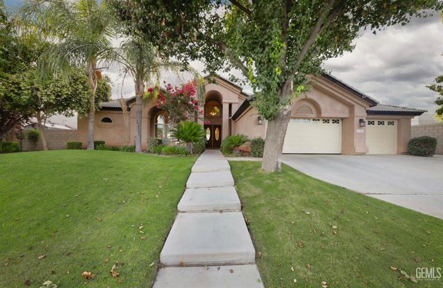 12504 Crown Crest Drive, Bakersfield, CA 93311