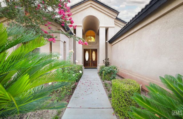 12504 Crown Crest Drive, Bakersfield, CA 93311