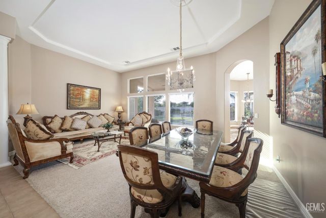 12504 Crown Crest Drive, Bakersfield, CA 93311