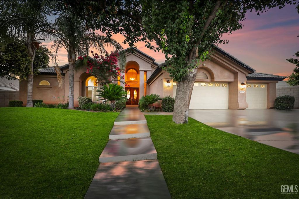 12504 Crown Crest Drive, Bakersfield, CA 93311