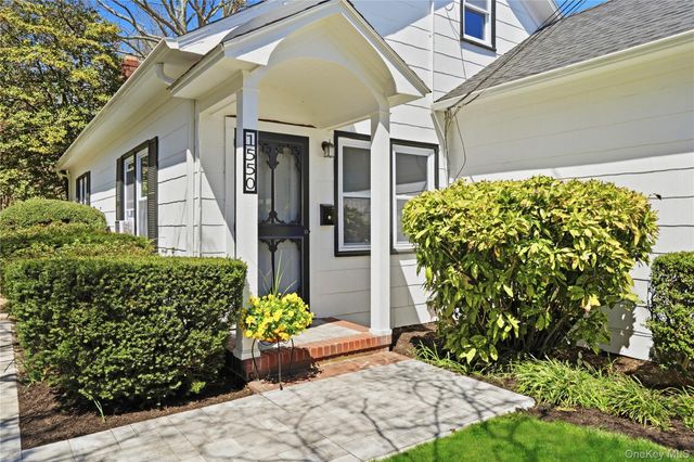 1550 Main Road, Jamesport, NY 11901