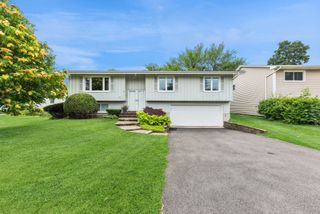 906 W North Avenue, Lake Bluff, IL 60044