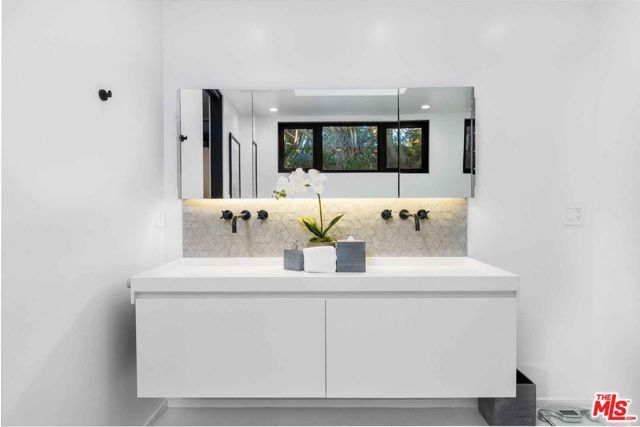 27120 Sea Vista Drive 3, Malibu, CA 90265