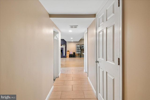 6004 QUEENS CHAPEL RD, Hyattsville, MD 20782