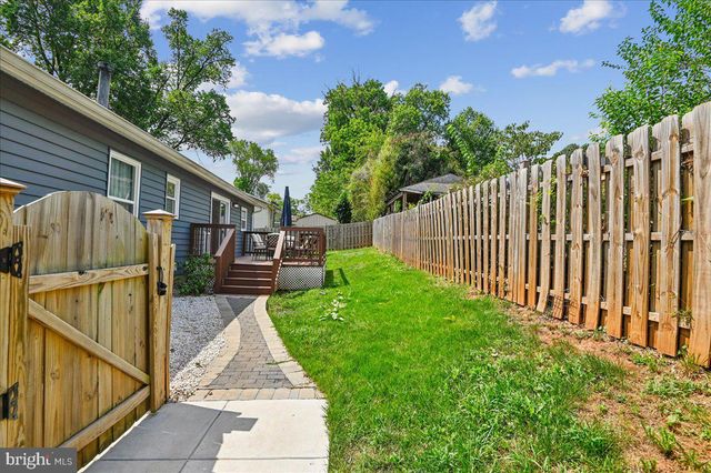 6004 QUEENS CHAPEL RD, Hyattsville, MD 20782