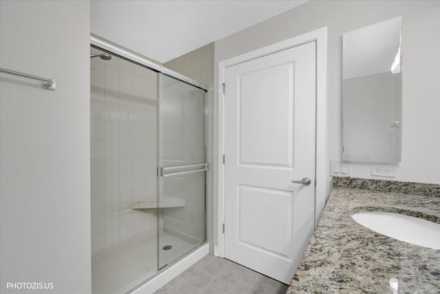 425 Benjamin Drive 207, Vernon Hills, IL 60061