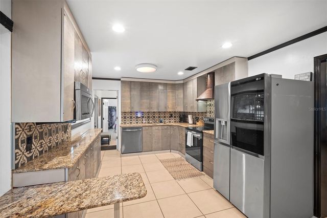 298-300 ORANGE AVENUE, St Cloud, FL 34769