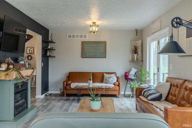 54230 County Rd 8, Middlebury, IN 46540