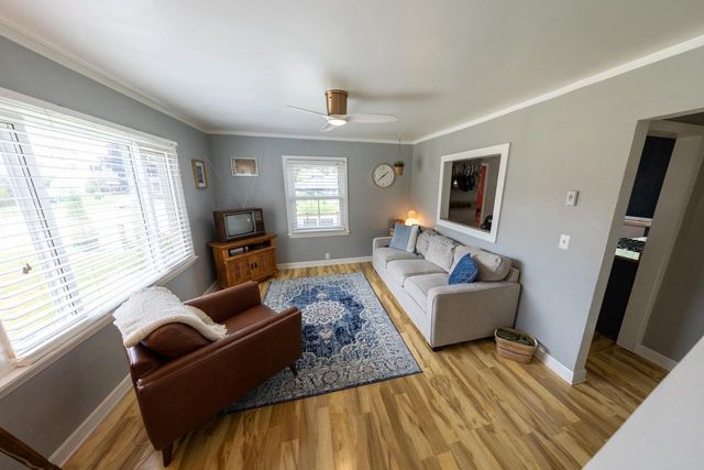 2800 S 111th STREET, West Allis, WI 53227