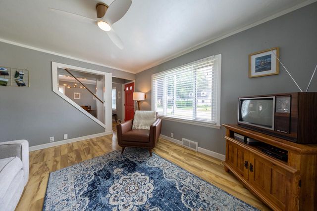 2800 S 111th STREET, West Allis, WI 53227