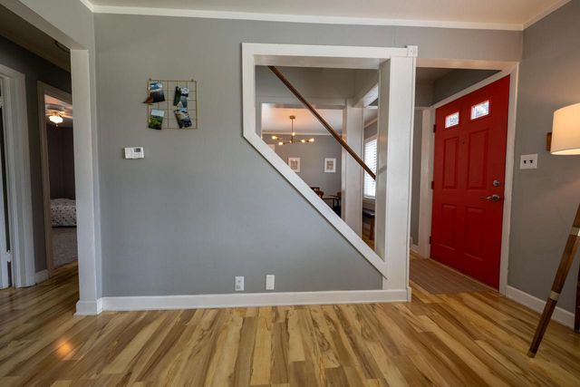 2800 S 111th STREET, West Allis, WI 53227