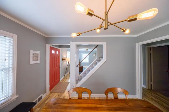 2800 S 111th STREET, West Allis, WI 53227