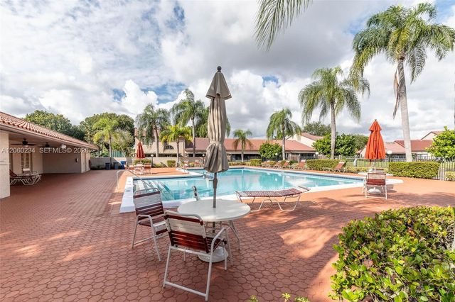 3044 La Mirage Dr, Lauderhill, FL 33319