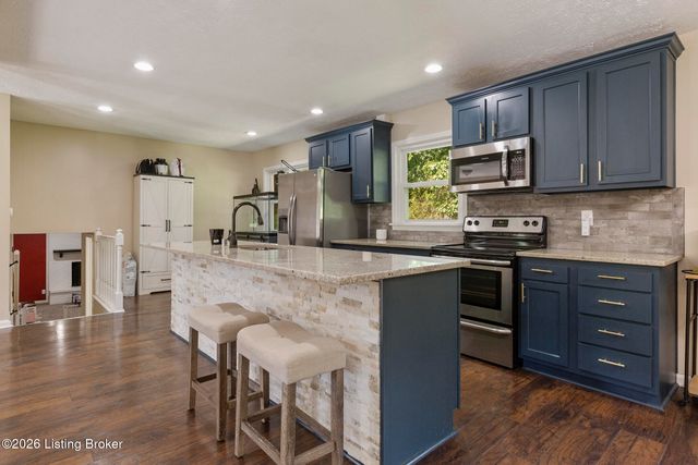 7413 Colt Dr, Louisville, KY 40214