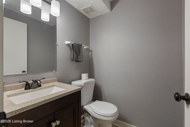 7413 Colt Dr, Louisville, KY 40214