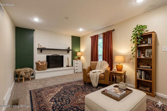7413 Colt Dr, Louisville, KY 40214