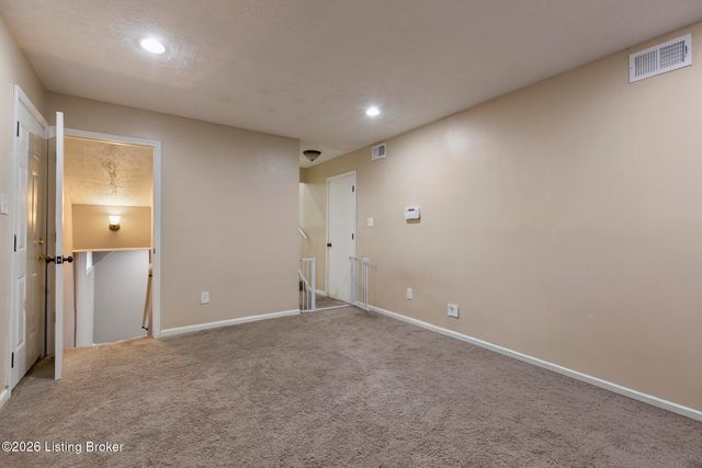 7413 Colt Dr, Louisville, KY 40214