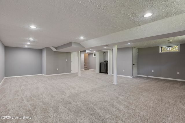 7413 Colt Dr, Louisville, KY 40214